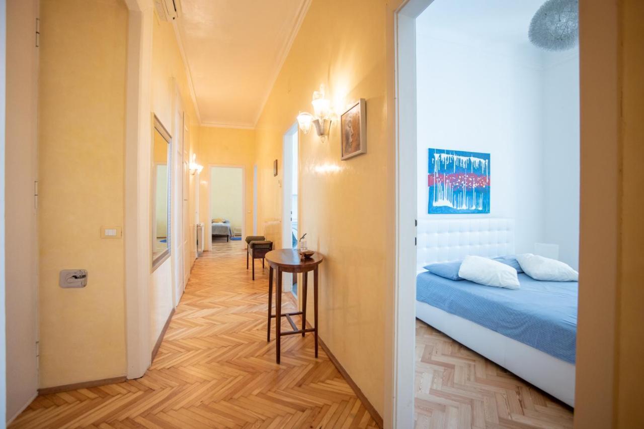 Art & History - New - Modern Classic Apartment トリエステ エクステリア 写真