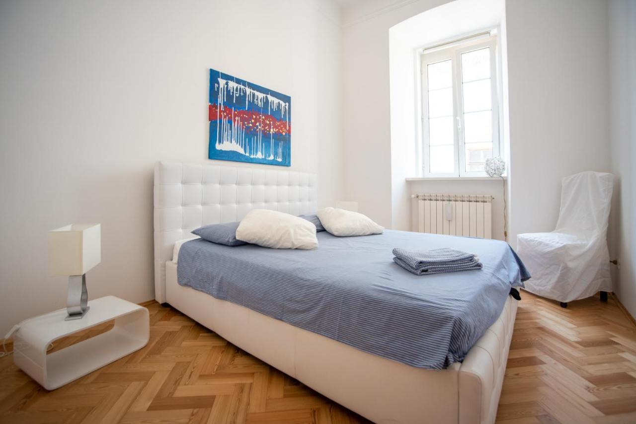 Art & History - New - Modern Classic Apartment トリエステ エクステリア 写真
